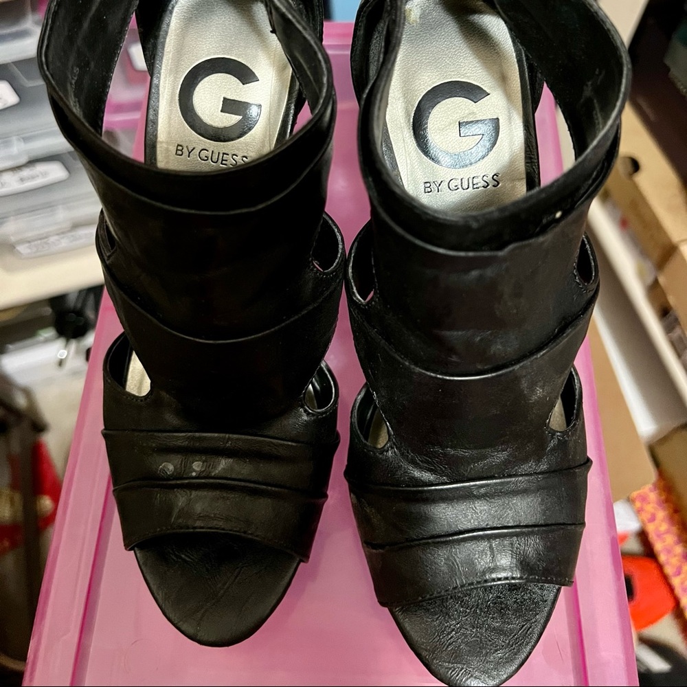 This peep toe sandal has a slim platform that is easy to rock with any outfit!